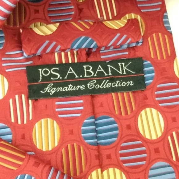 JOS A. BANK SIGNATURE COLLECTION RED SILK NECK TIE - Picture 6 of 8